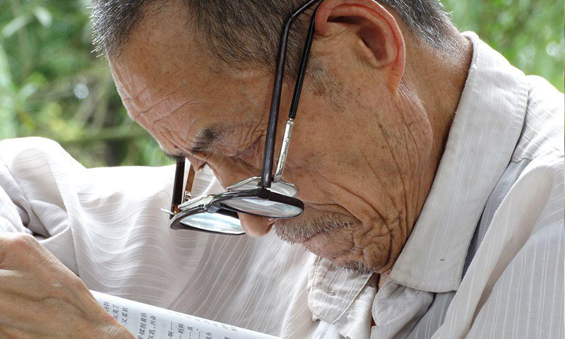 選配老花鏡掌握六個(gè)關(guān)鍵點(diǎn)，佩戴舒適不頭暈