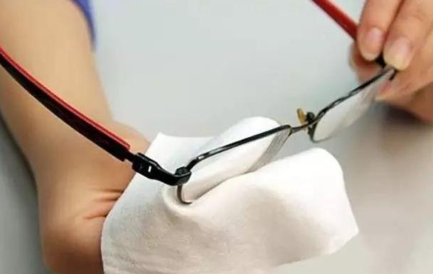 老花鏡防輻射眼鏡的作用、保養(yǎng)，你真的都懂嗎？