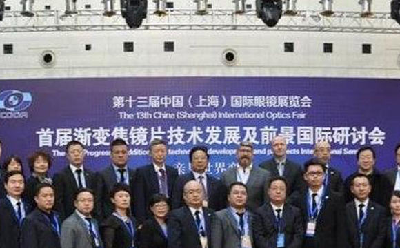 老花鏡技術(shù)革命，漸進(jìn)多焦鏡才是最佳解決方案